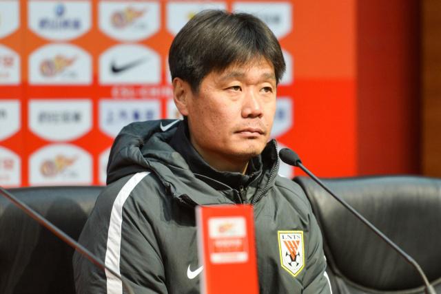 关于双线作战表现出色,球队主教练续约计划暂停执行的信息 关于双线作战表现出色,球队主教练续约计划暂停执行的信息