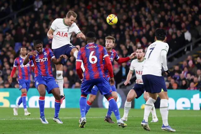 水晶宫大胜热刺，领先对手一步的简单介绍