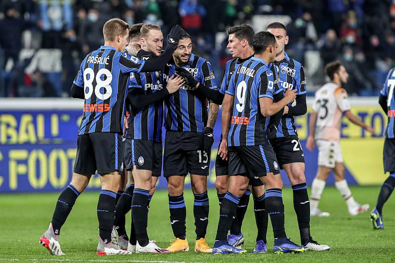 包含都灵客场告捷，拿下关键三分的词条