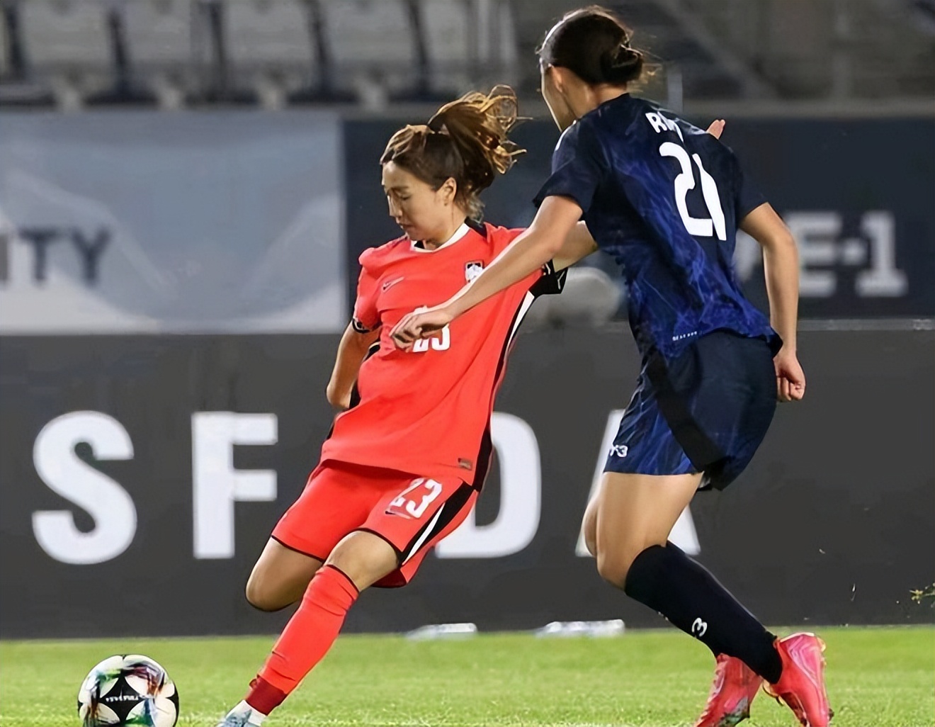 包含中国女足中场隆娜连续场场助攻，表现出色的词条