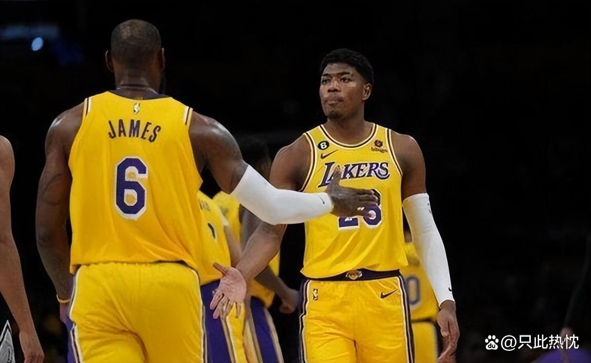 关于猛龙血洗湖人B队，布克惊艳世界的信息