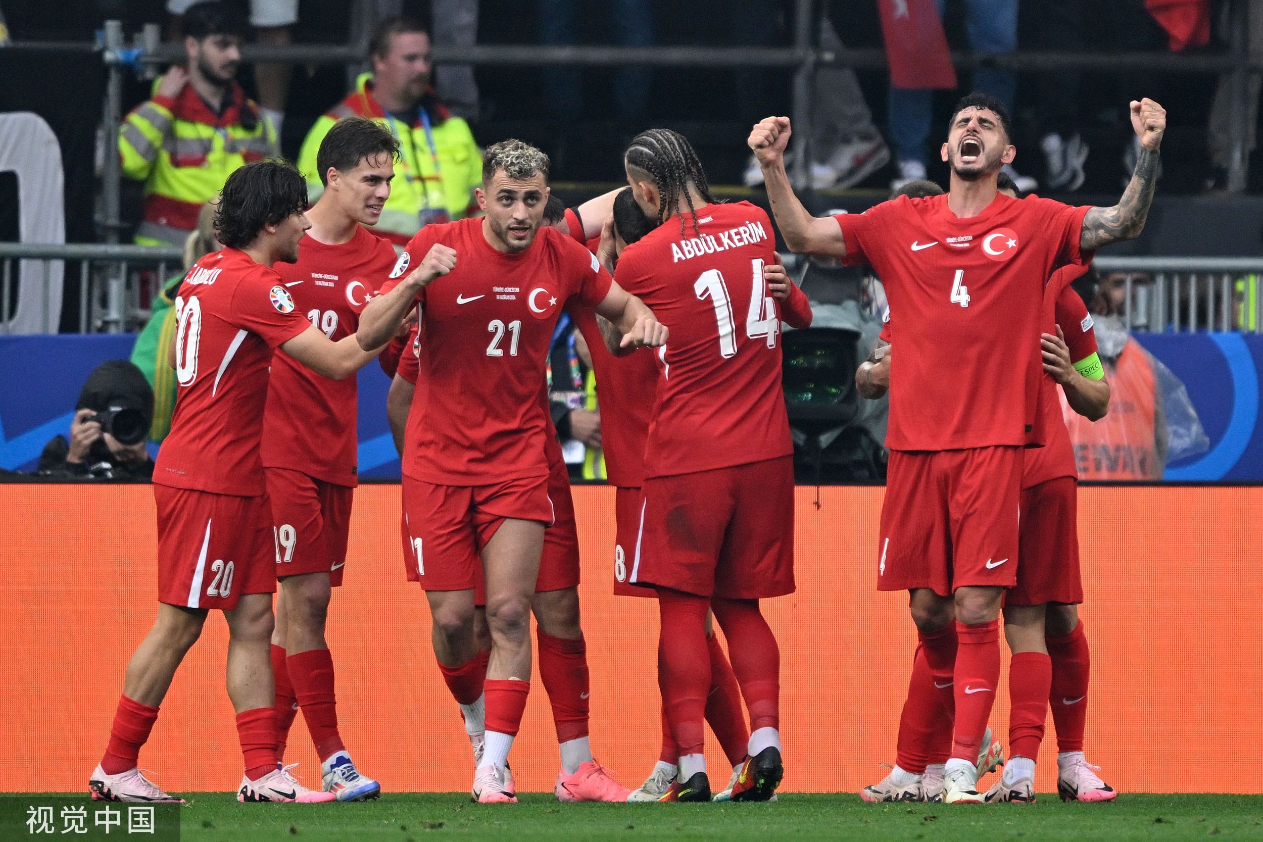 欧洲豪门球队对决,实力激烈角逐即将开启的简单介绍 欧洲豪门球队对决,实力激烈角逐即将开启的简单介绍