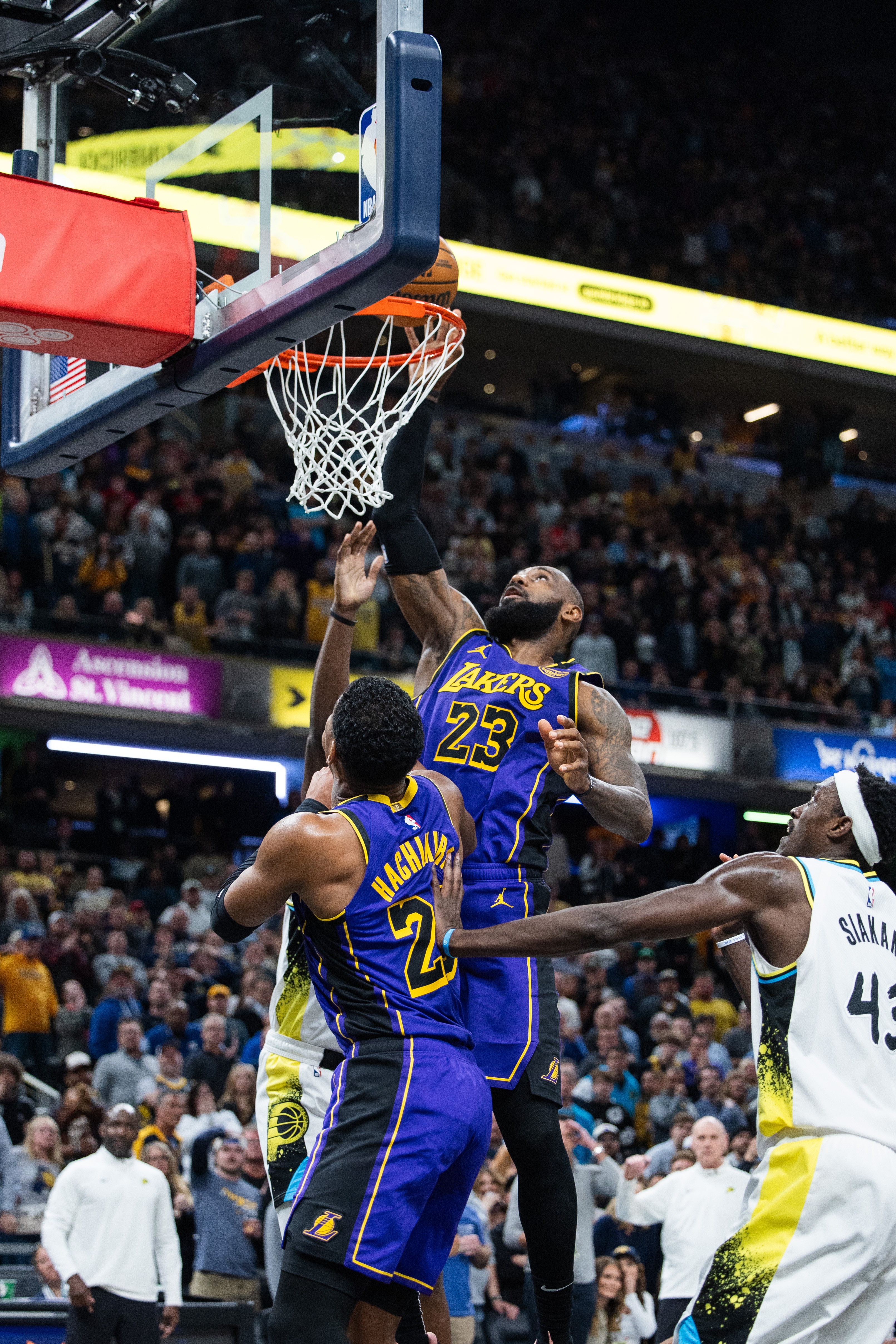 关于篮球联赛球员状态火爆，技术表现出色的信息