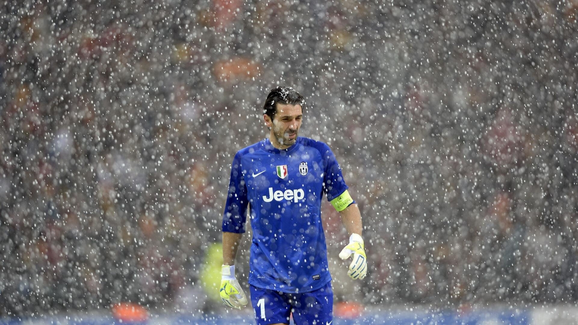 米切尔关键先生本色尽显，湖人险胜黄蜂展露争冠决心